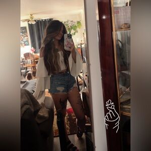 Hi! I’m your posher, Sierra